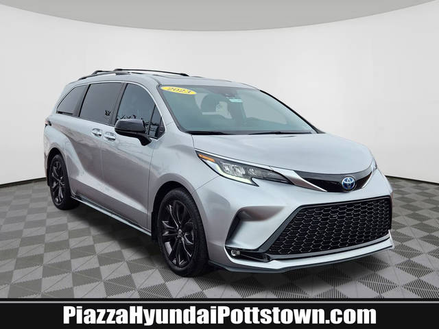 2023 Toyota Sienna XSE 25th Anniversary FWD photo