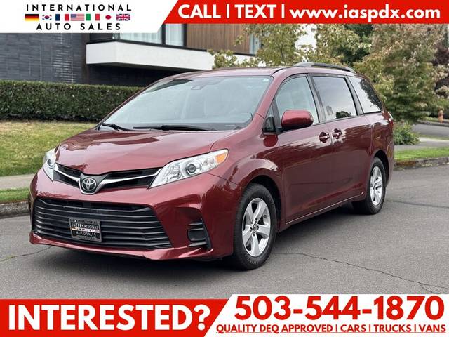2020 Toyota Sienna LE FWD photo