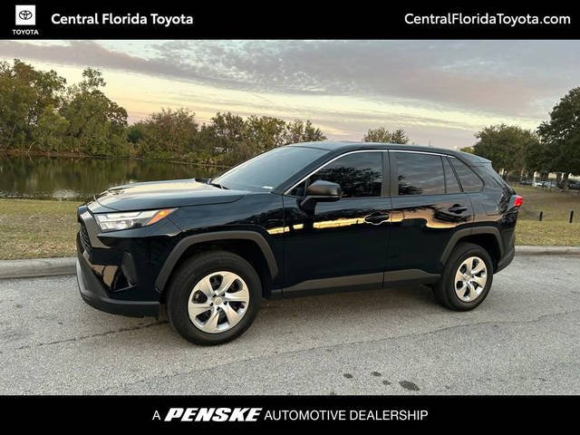 2023 Toyota RAV4 LE FWD photo