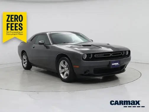 2022 Dodge Challenger SXT RWD photo