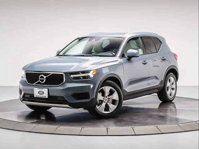 2020 Volvo XC40 Momentum AWD photo