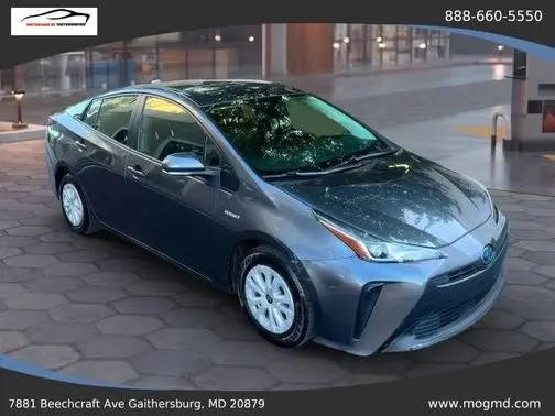 2022 Toyota Prius L Eco FWD photo