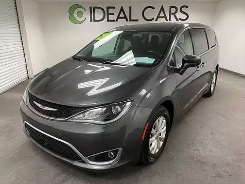 2019 Chrysler Pacifica Minivan Touring Plus FWD photo