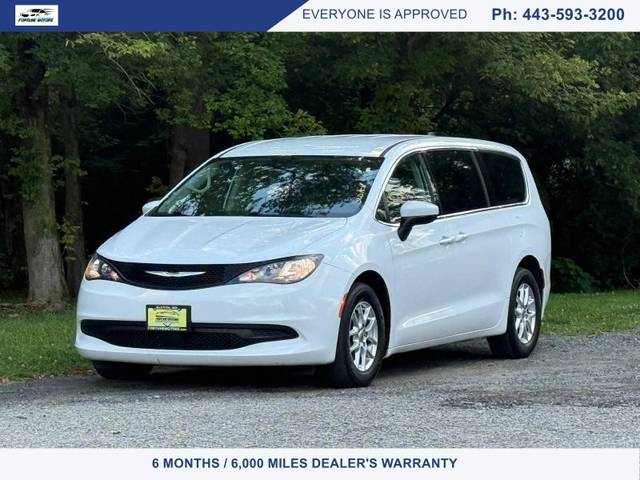 2022 Chrysler Voyager LX FWD photo