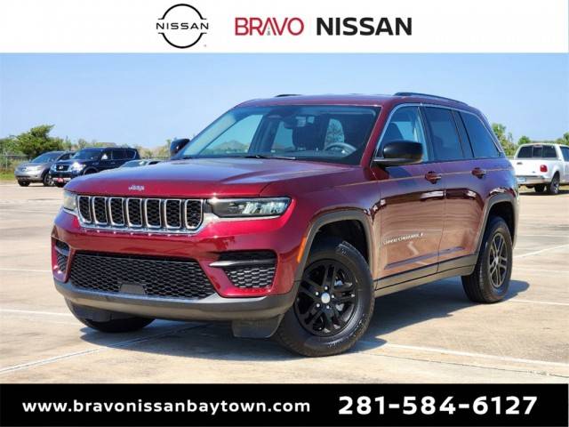 2022 Jeep Grand Cherokee Laredo 4WD photo