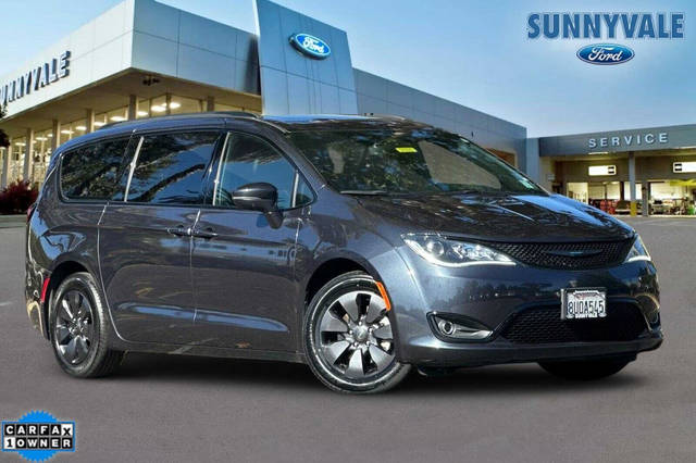 2020 Chrysler Pacifica Minivan Hybrid Limited FWD photo