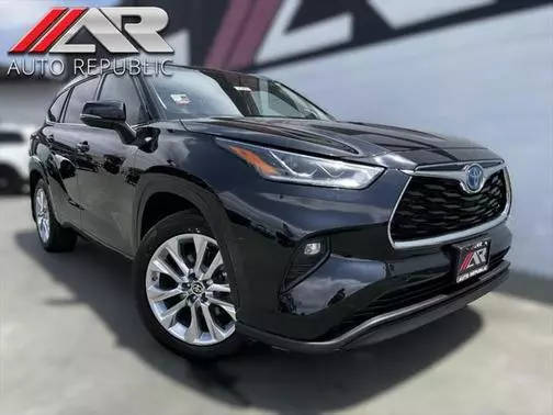 2022 Toyota Highlander Hybrid Limited AWD photo