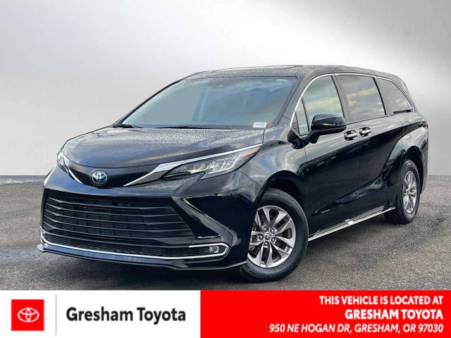 2022 Toyota Sienna XLE FWD photo