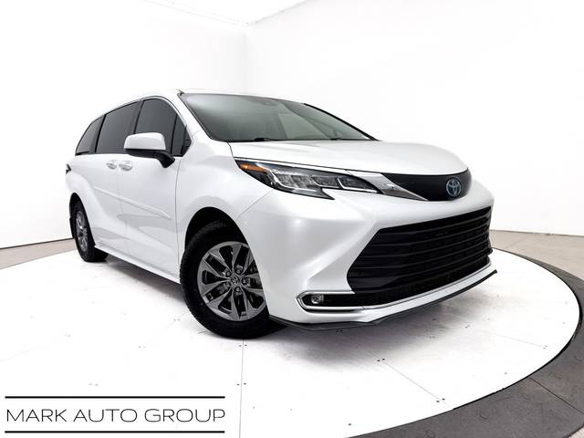 2023 Toyota Sienna XLE FWD photo