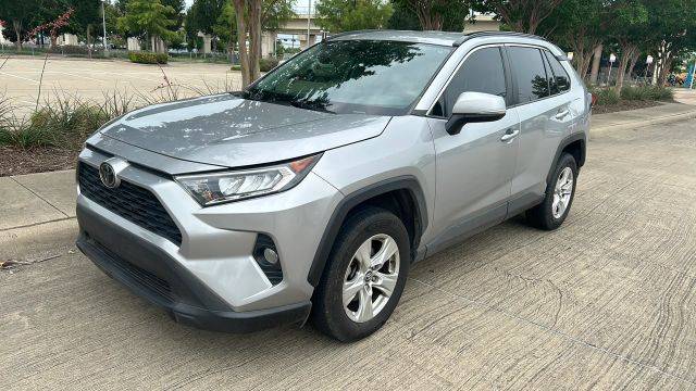 2021 Toyota RAV4 FWD photo