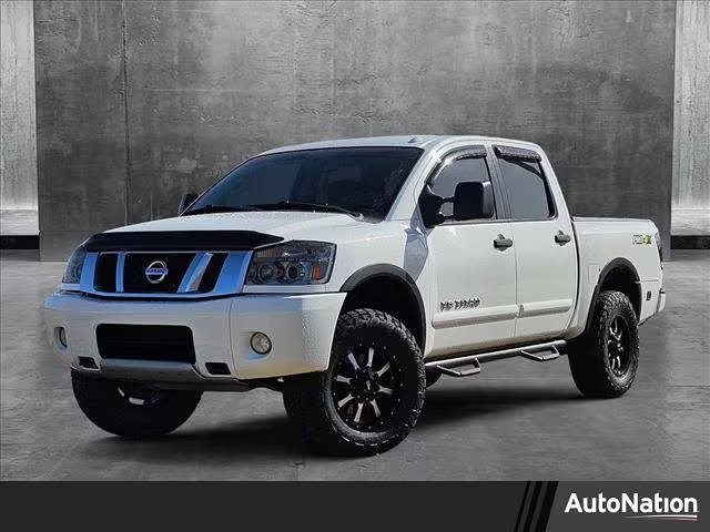 2015 Nissan Titan PRO-4X 4WD photo