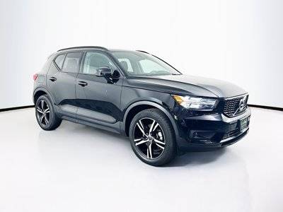 2022 Volvo XC40 R-Design AWD photo