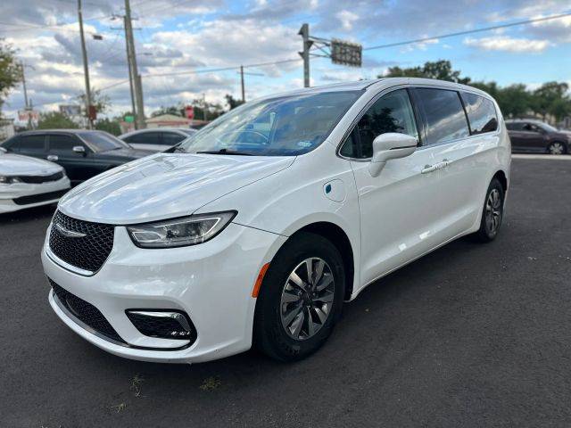 2022 Chrysler Pacifica Minivan Hybrid Touring L FWD photo