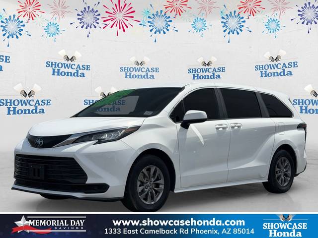 2023 Toyota Sienna LE FWD photo