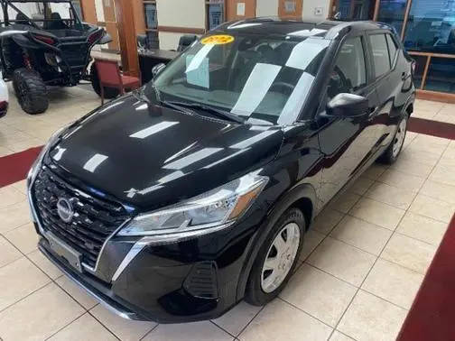 2022 Nissan Kicks S FWD photo