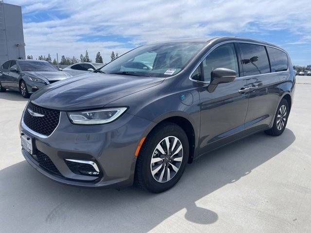 2022 Chrysler Pacifica Minivan Hybrid Touring L FWD photo