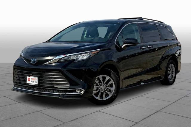 2023 Toyota Sienna XLE FWD photo