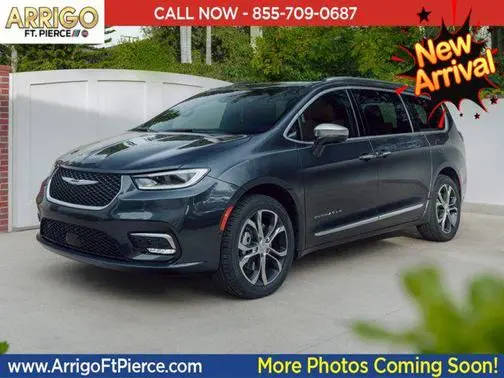 2022 Chrysler Pacifica Minivan Touring L FWD photo