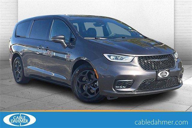 2022 Chrysler Pacifica Minivan Hybrid Touring L FWD photo