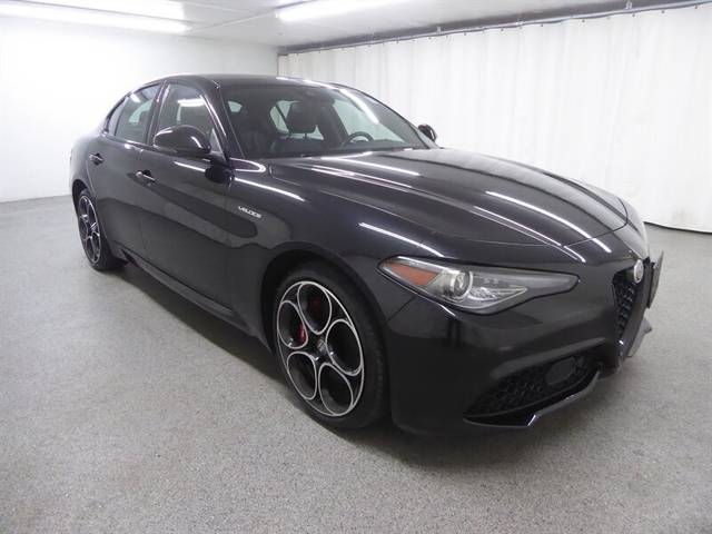 2022 Alfa Romeo Giulia Veloce AWD photo