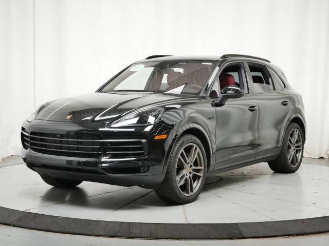 2023 Porsche Cayenne Platinum Edition E-Hybrid AWD photo