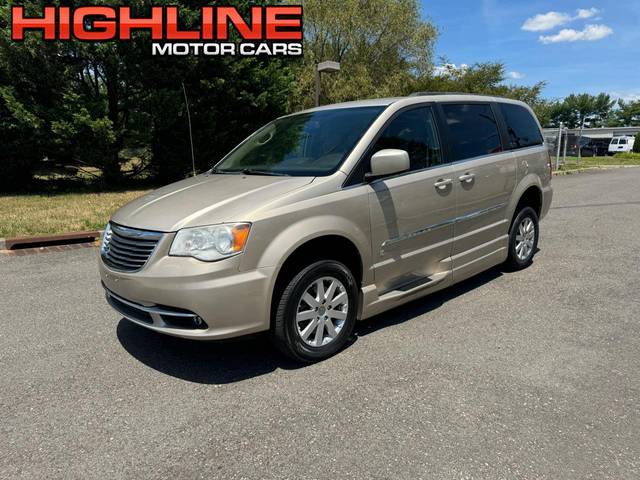 2015 Chrysler Town and Country Touring FWD photo