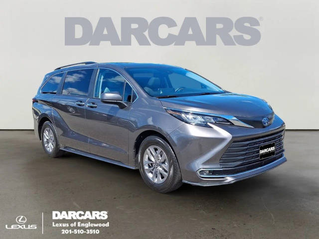 2023 Toyota Sienna XLE FWD photo