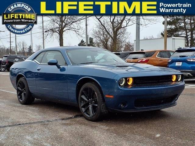 2022 Dodge Challenger SXT RWD photo