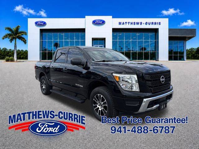 2023 Nissan Titan SV 4WD photo