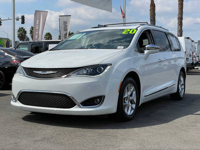 2020 Chrysler Pacifica Minivan Limited FWD photo