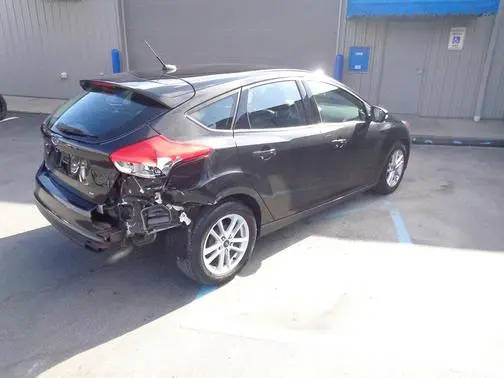 2015 Ford Focus SE FWD photo