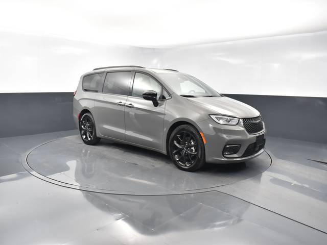 2023 Chrysler Pacifica Minivan Limited FWD photo