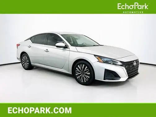 2023 Nissan Altima 2.5 SV FWD photo