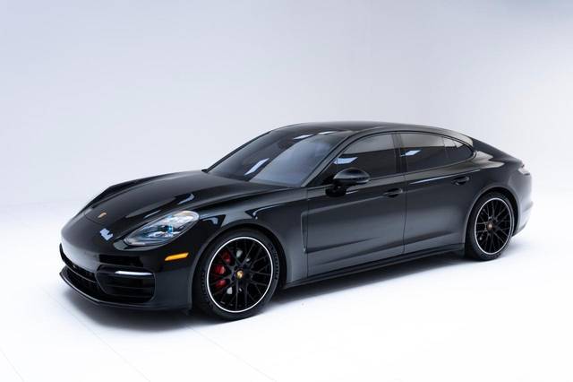 2021 Porsche Panamera  RWD photo