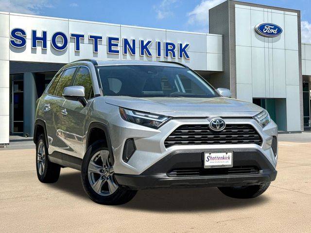 2022 Toyota RAV4 XLE AWD photo