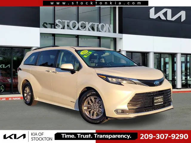 2021 Toyota Sienna XLE FWD photo