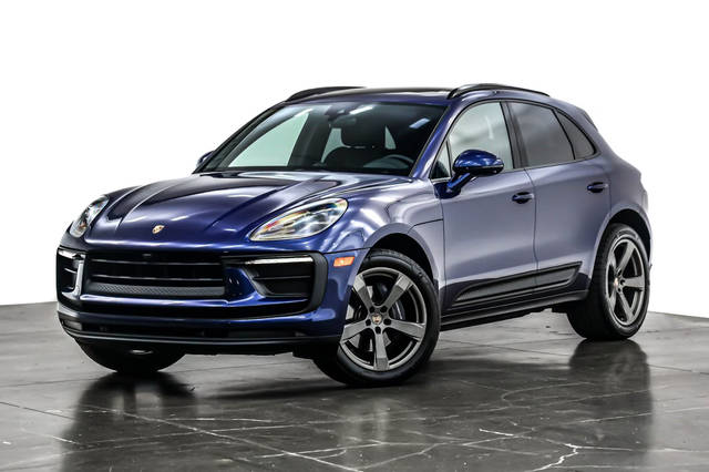 2022 Porsche Macan  AWD photo