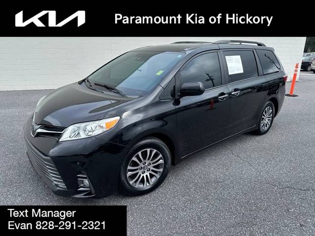 2020 Toyota Sienna XLE FWD photo