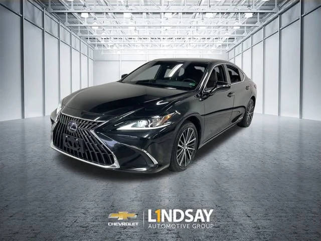 2022 Lexus ES ES 300h FWD photo