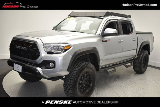 2022 Toyota Tacoma SR5 4WD photo