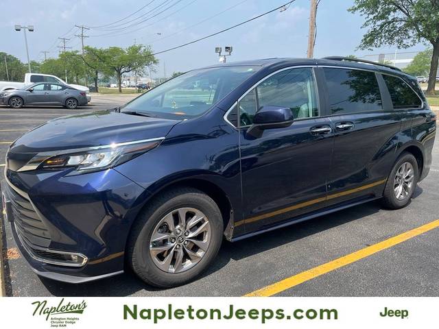 2023 Toyota Sienna XLE FWD photo