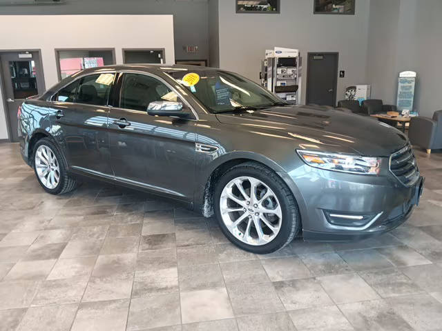 2018 Ford Taurus Limited AWD photo