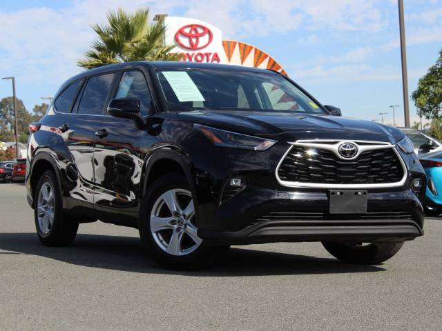 2023 Toyota Highlander LE FWD photo