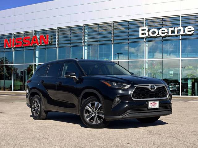 2022 Toyota Highlander XLE FWD photo