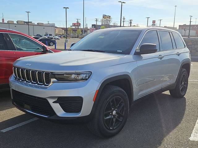 2023 Jeep Grand Cherokee Laredo 4WD photo