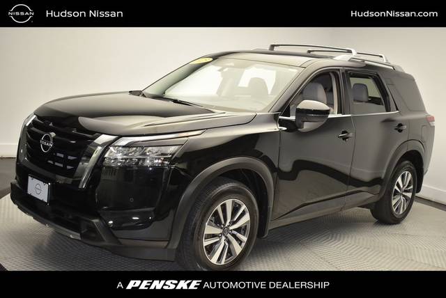 2023 Nissan Pathfinder SL 4WD photo