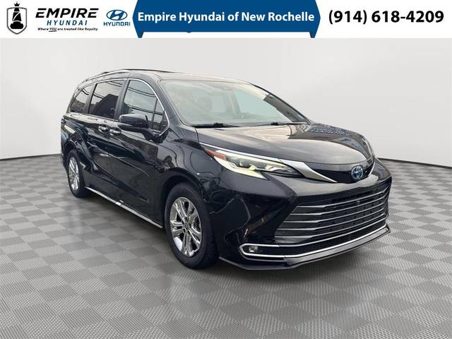 2023 Toyota Sienna Platinum AWD photo