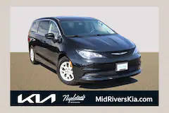 2022 Chrysler Voyager LX FWD photo