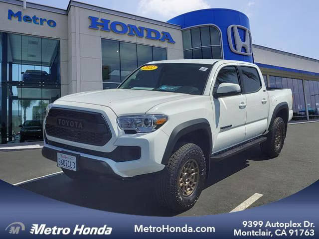 2022 Toyota Tacoma SR5 4WD photo