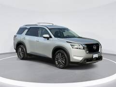 2023 Nissan Pathfinder SL 4WD photo